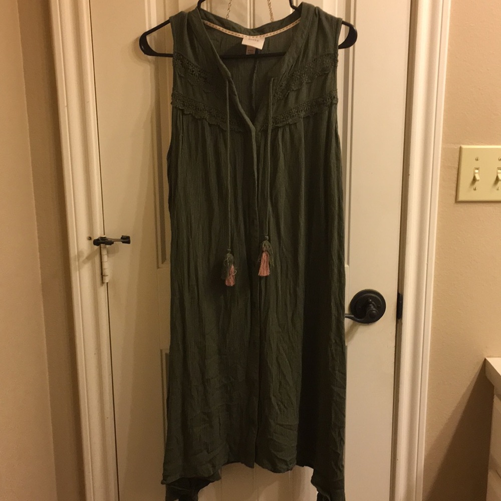 Green sleeveless dress